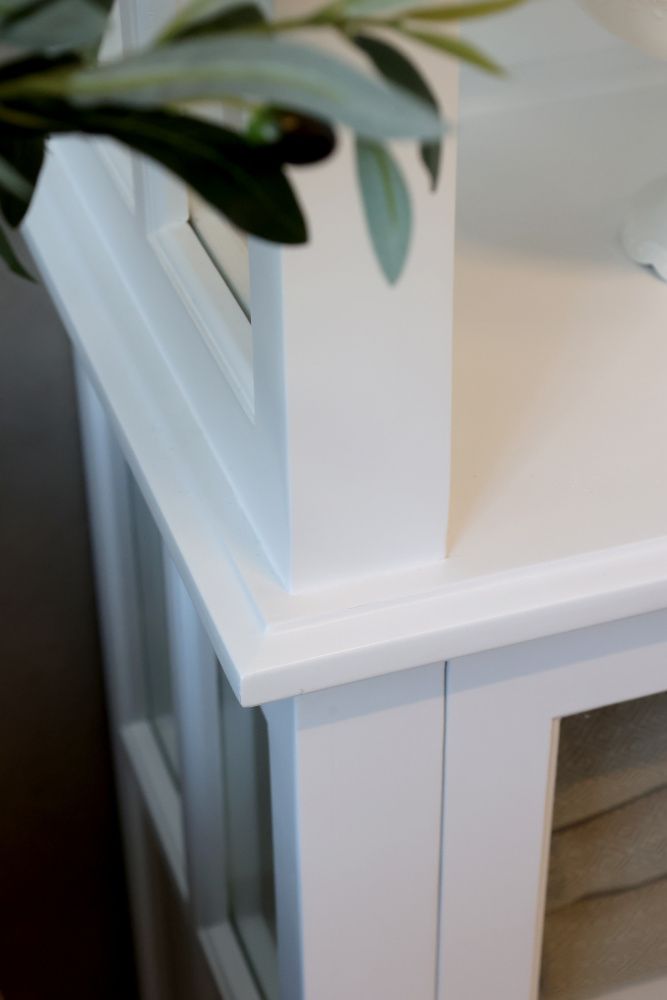 Marseille Vitrineskap i hvit med 2 dører og hyller