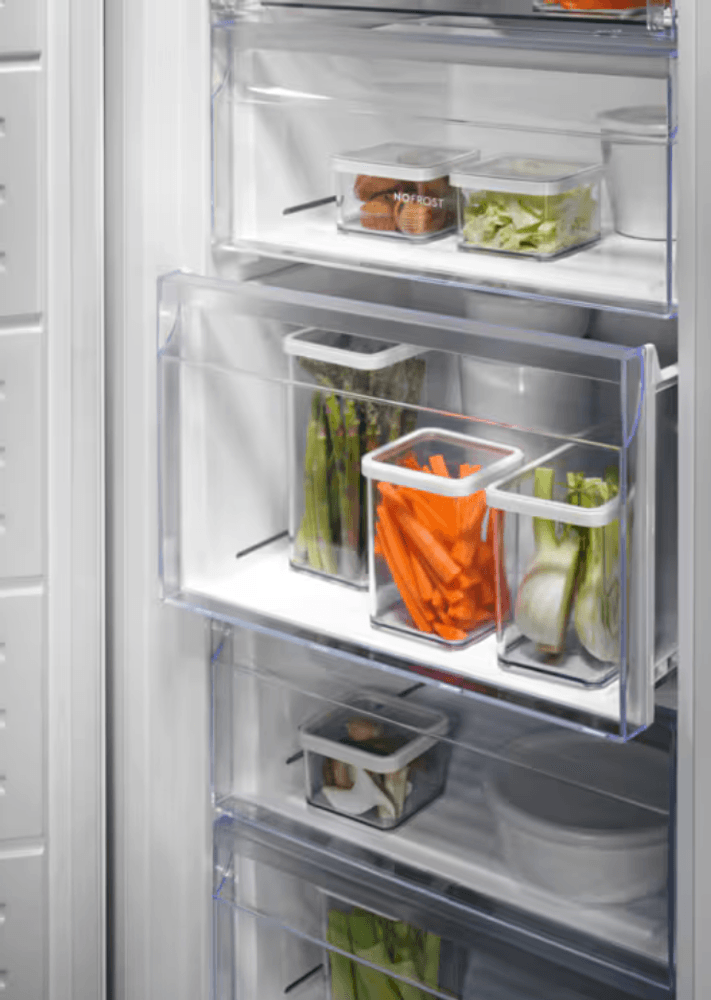 Electrolux 600 frittstående fryseskap NoFrost sort 186 cm EUT6NE28K 922717176